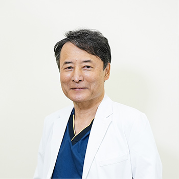 院長 飯田 孝志 いいだ たかし 医学博士・日本皮膚科学会認定専門医